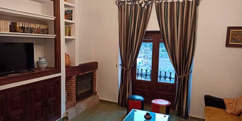 alojamientos en cuevas cerca de valencia